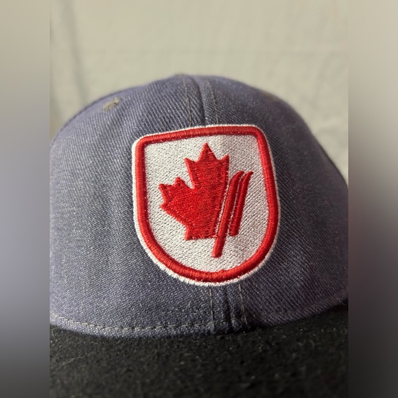 Helly Hansen Flat Brim Mesh Back Trucker Hat Canadian Maple Leaf Patch - Picture 2 of 11